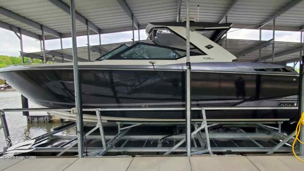 A nice little lake cruiser stored on a LOTO Lift in a dock slip